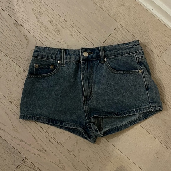 Edikted Bow Shorts - Picture 4 of 5